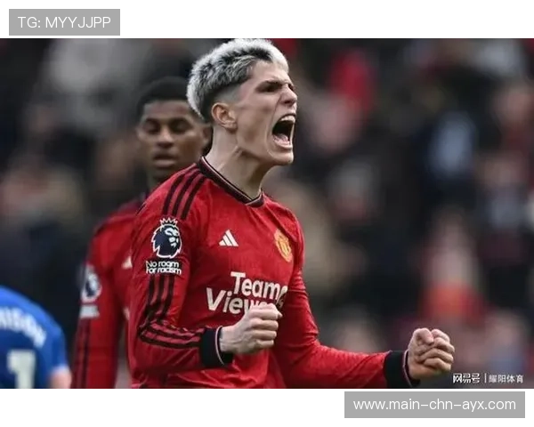 曼联直塞切入，加纳乔禁区内抽射得手