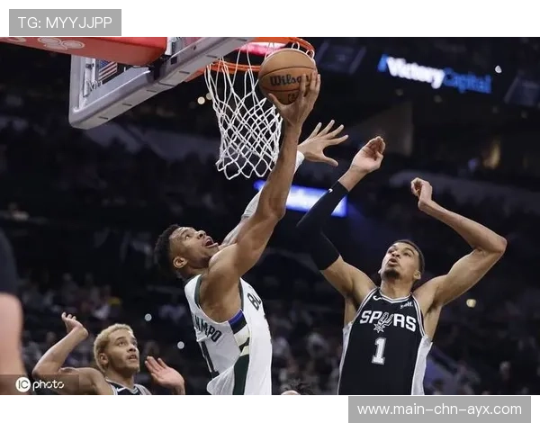 字母哥封盖+暴扣，雄鹿轻取热火！