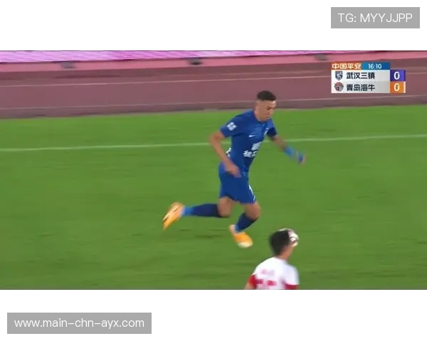 斯坦丘亮相大连梭鱼湾球场，定位球助攻队友头球破网