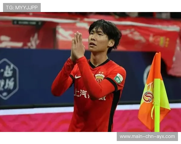 上海海港杨希贴身逼停突破，右路封锁一整场