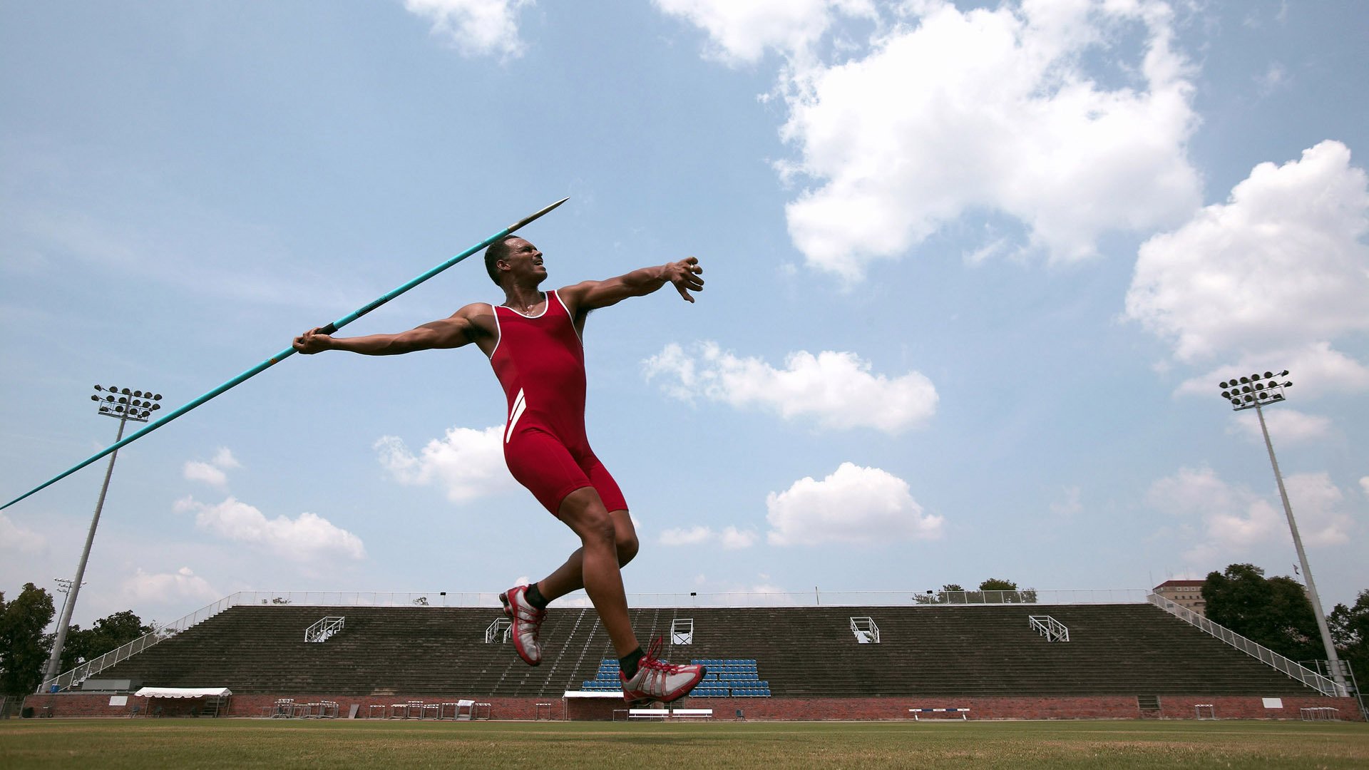 “未来已至:新能源赛车重新定义极限速度”,新能源赛道结束了吗