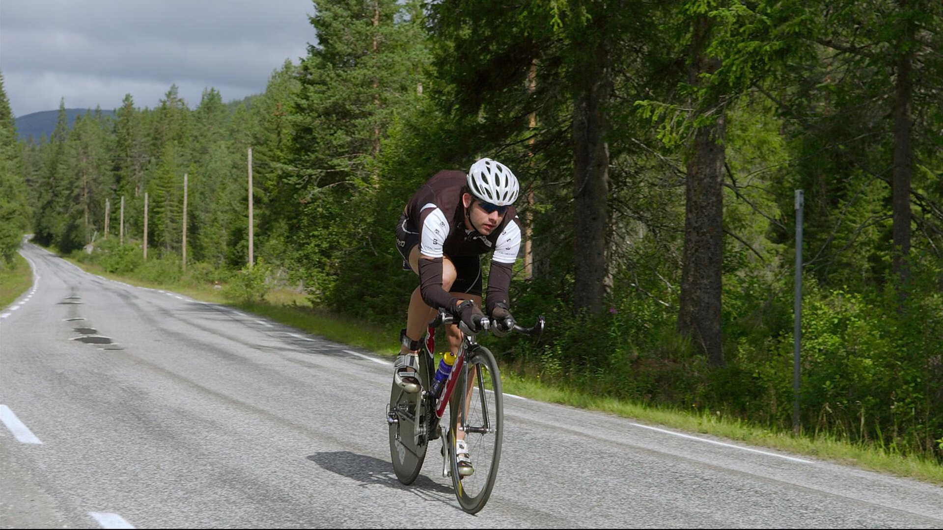 中国队在巴黎奥运会比赛中展现出快速反击战术，奥运会中国队对巴西队